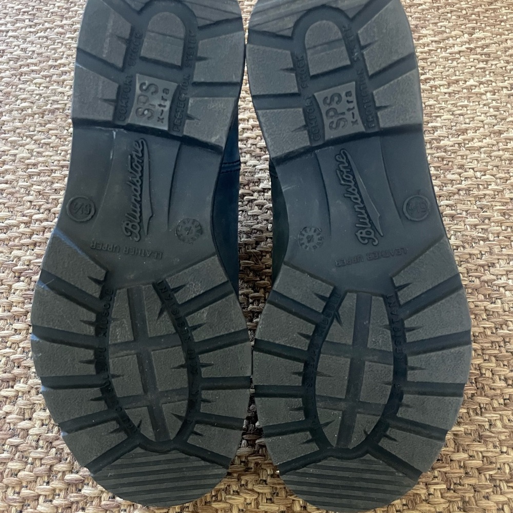 Blundstone Dark Gray Leather Boots - Picture 5 of 5